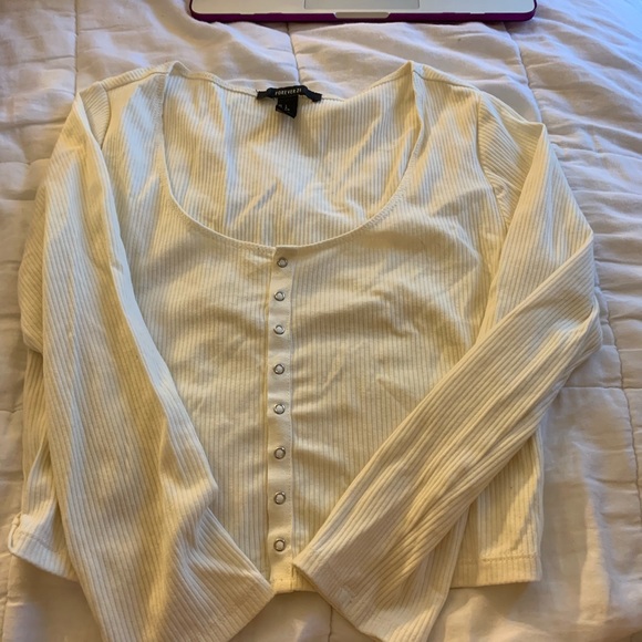 Black and white button down crop tops - Picture 3 of 5